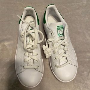 NWOT Stan Smith Kids Size 4